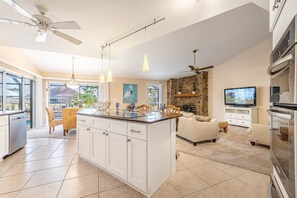 Interior - Boater's Delight | Gulf Access, Bikes, Kayaks, Pool Table, Heated Poo/Spa - Villa Blue Sky - Roelens (Cape Coral)