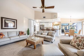 TV, DVD player, books, stereo - Boater's Delight | Gulf Access, Bikes, Kayaks, Pool Table, Heated Poo/Spa - Villa Blue Sky - Roelens (Cape Coral)