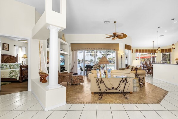Interior - Perfect Name!! Gorgeous Views, Heated Saltwater Pool  - Villa Picturesque - Roelens Vacations (Cape Coral)