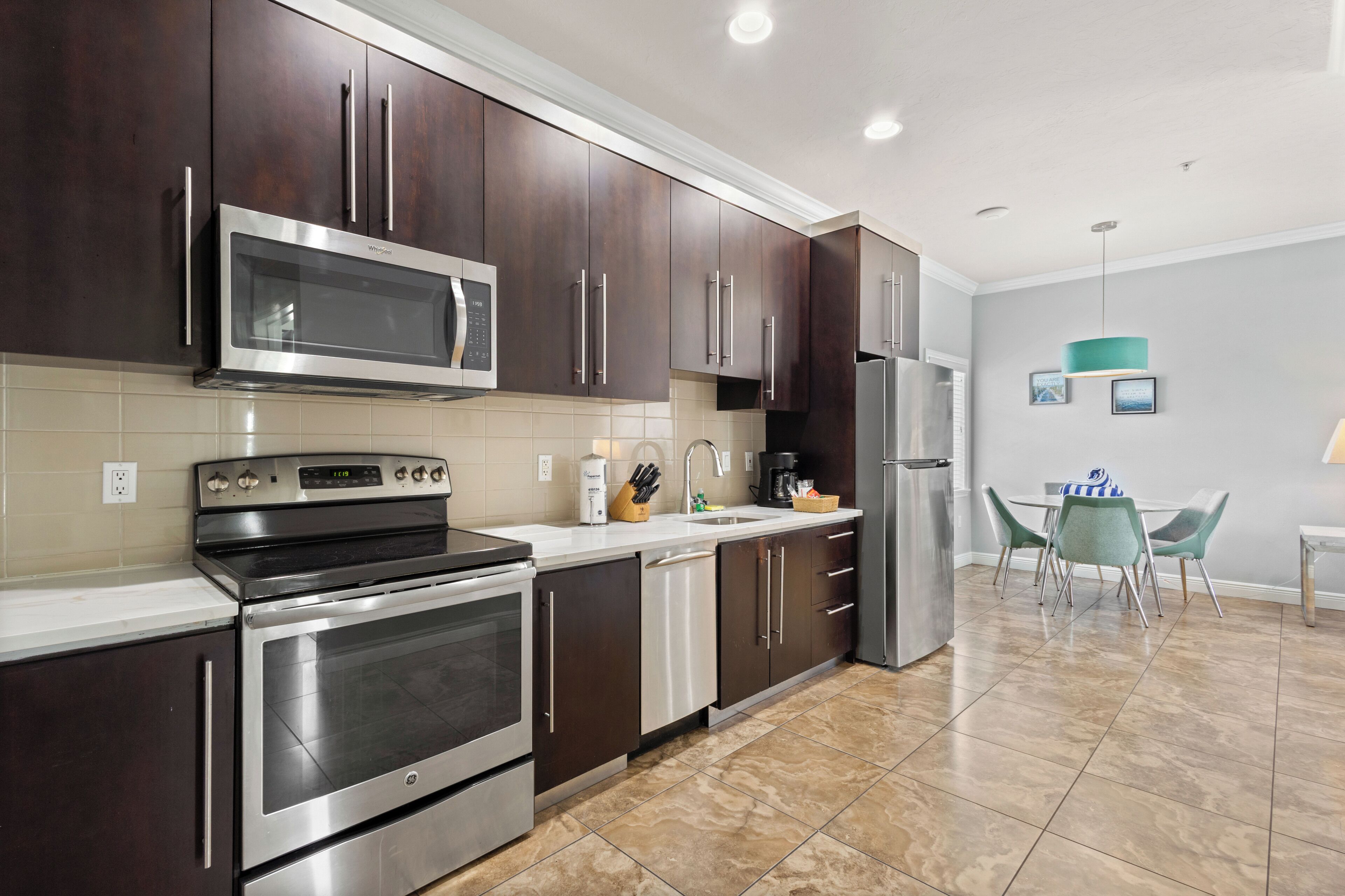 冰箱、微波炉、烤箱、炉灶