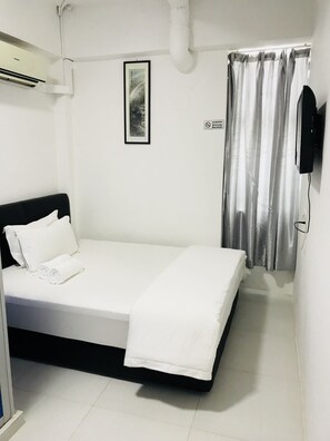 Double Room | Desk, iron/ironing board, free WiFi, bed sheets - H-Hotel (Johor Bahru)