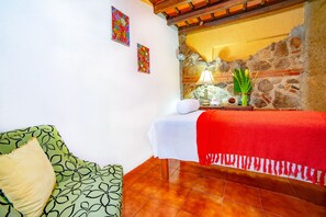 Masajes con piedras calientes, exfoliaciones corporales