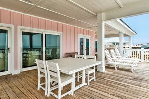 Outdoor dining - Ocean Melody | Elevated Beach Living (Dauphin Island)