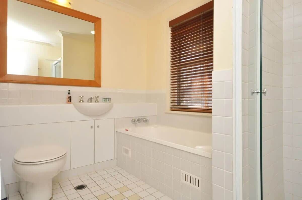 Bathtub, eco-friendly toiletries, hair dryer