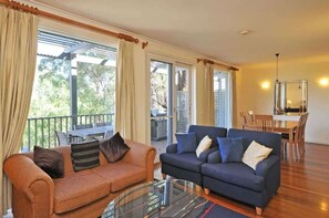 TV, fireplace - Petit Verdot 2BR Villa within Cypress Lakes Resort (Pokolbin)