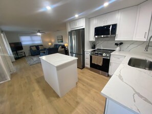 Fridge, microwave, coffee/tea maker, toaster - Island House Beach Resort V8 (Siesta Key)