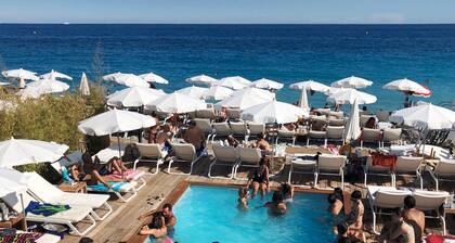 Apartment with spectacular sea view fronting the Promenade Des Anglais in Nice