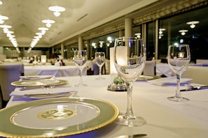 A dining area with tables set for a meal, featuring clear glassware and plates. - Menard Aoyama Resort Hotel Schönvert (Iga)