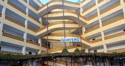 Appartement de deux piÚces en bord de mer, avec piscine, parking, wifi et télévision. 50 mÚtres des plages.