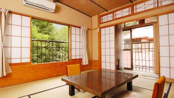 Traditional Quadruple Room (Japanese Style) | Peti besi dalam bilik, langsir/tirai gelap terus, Wi-fi percuma