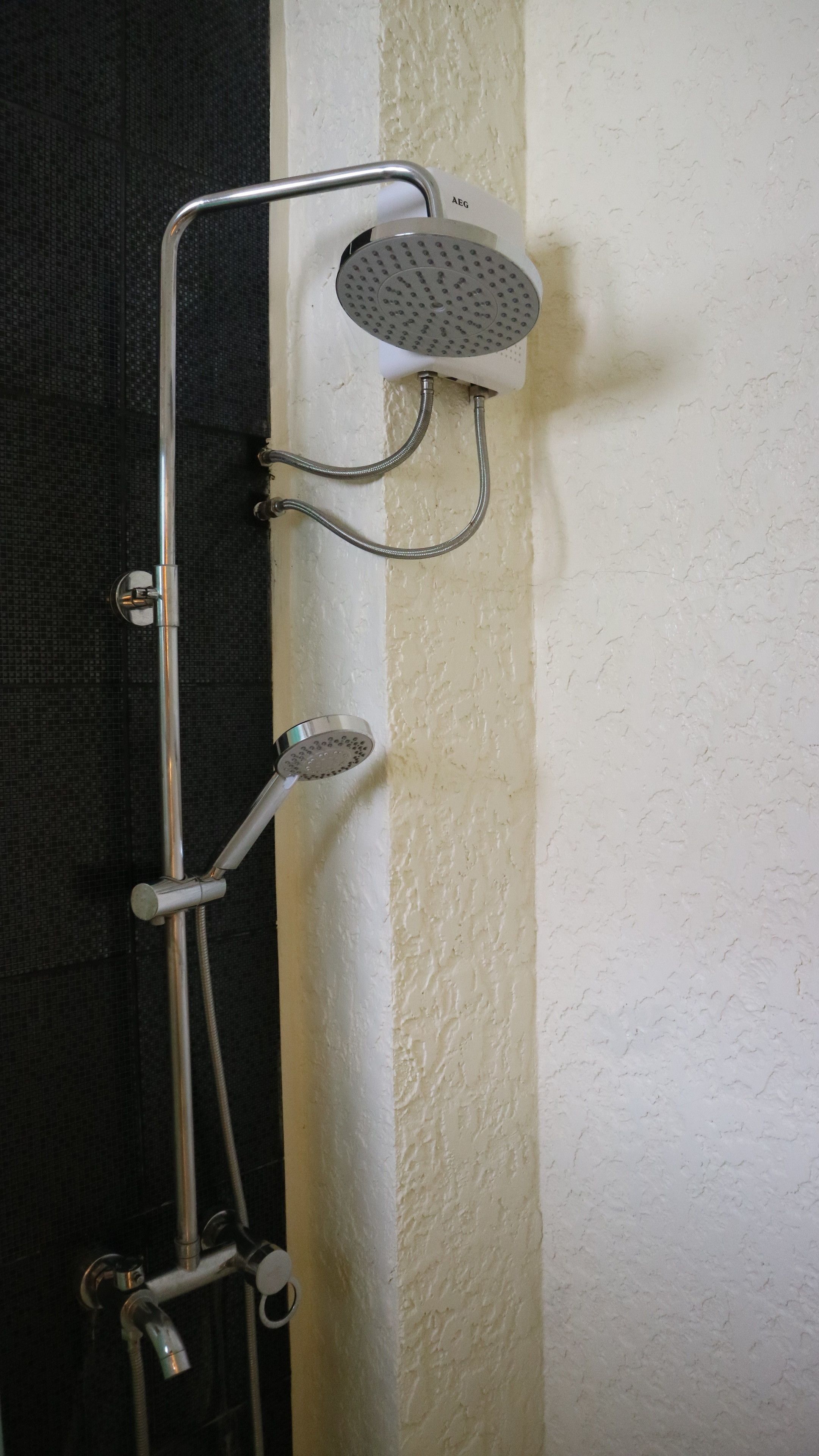 standard twin room | bathroom shower