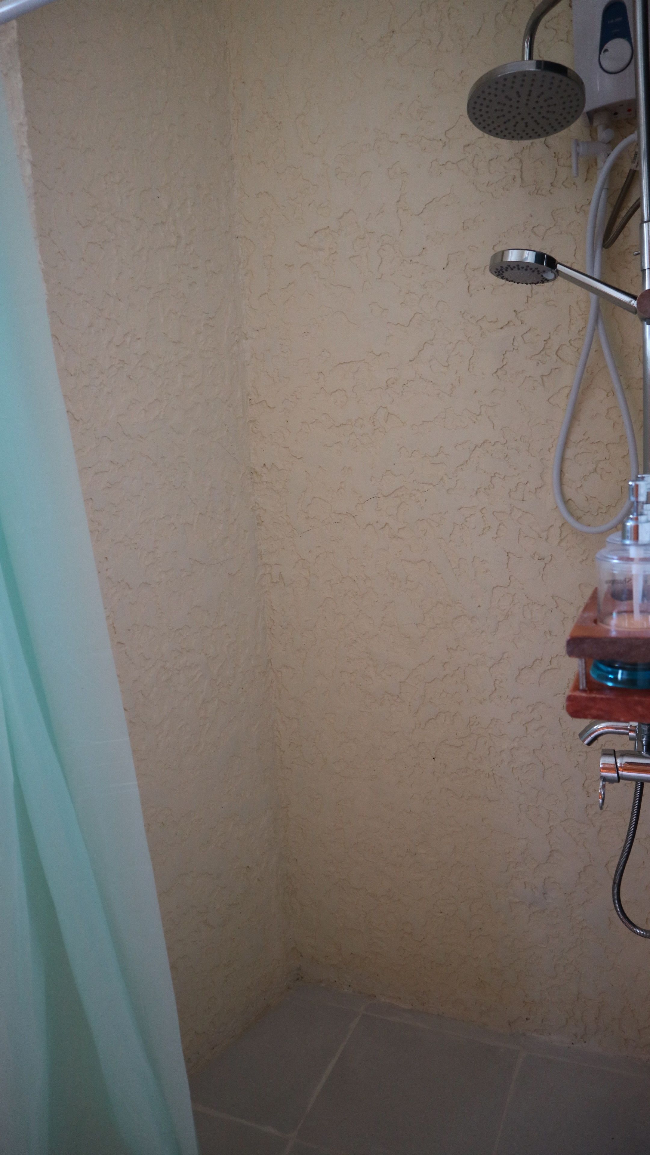 single room | bathroom shower