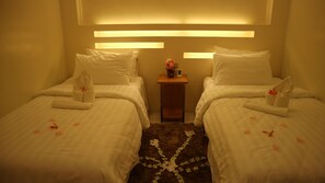 Standard Twin Room | Desk, rollaway beds, bed sheets - Haramayne Suites (Puerto Princesa)