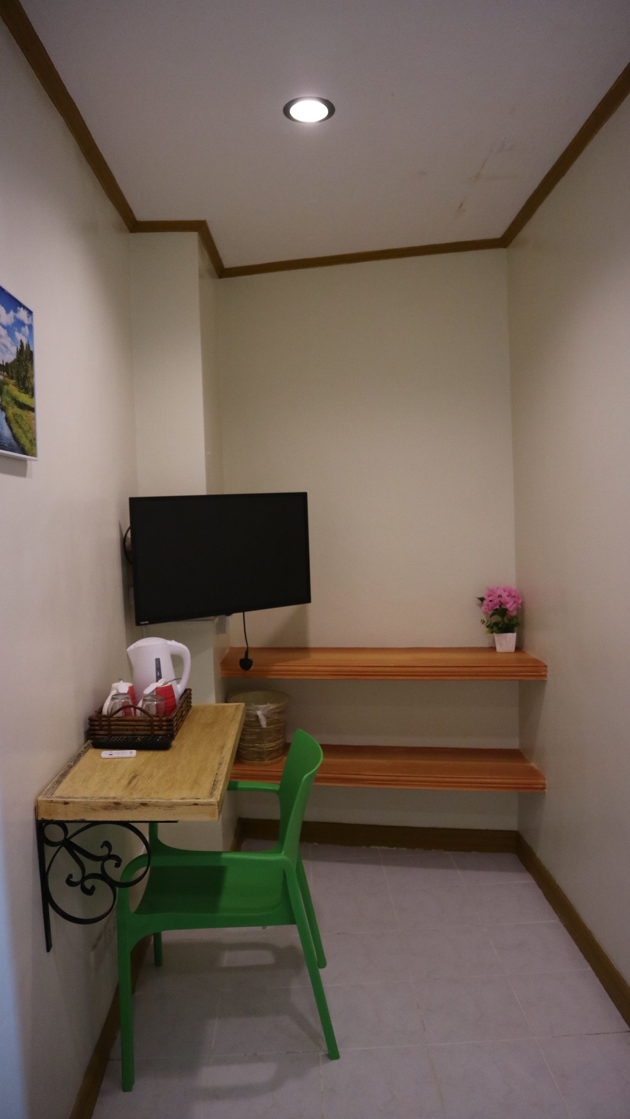 single room | room amenity