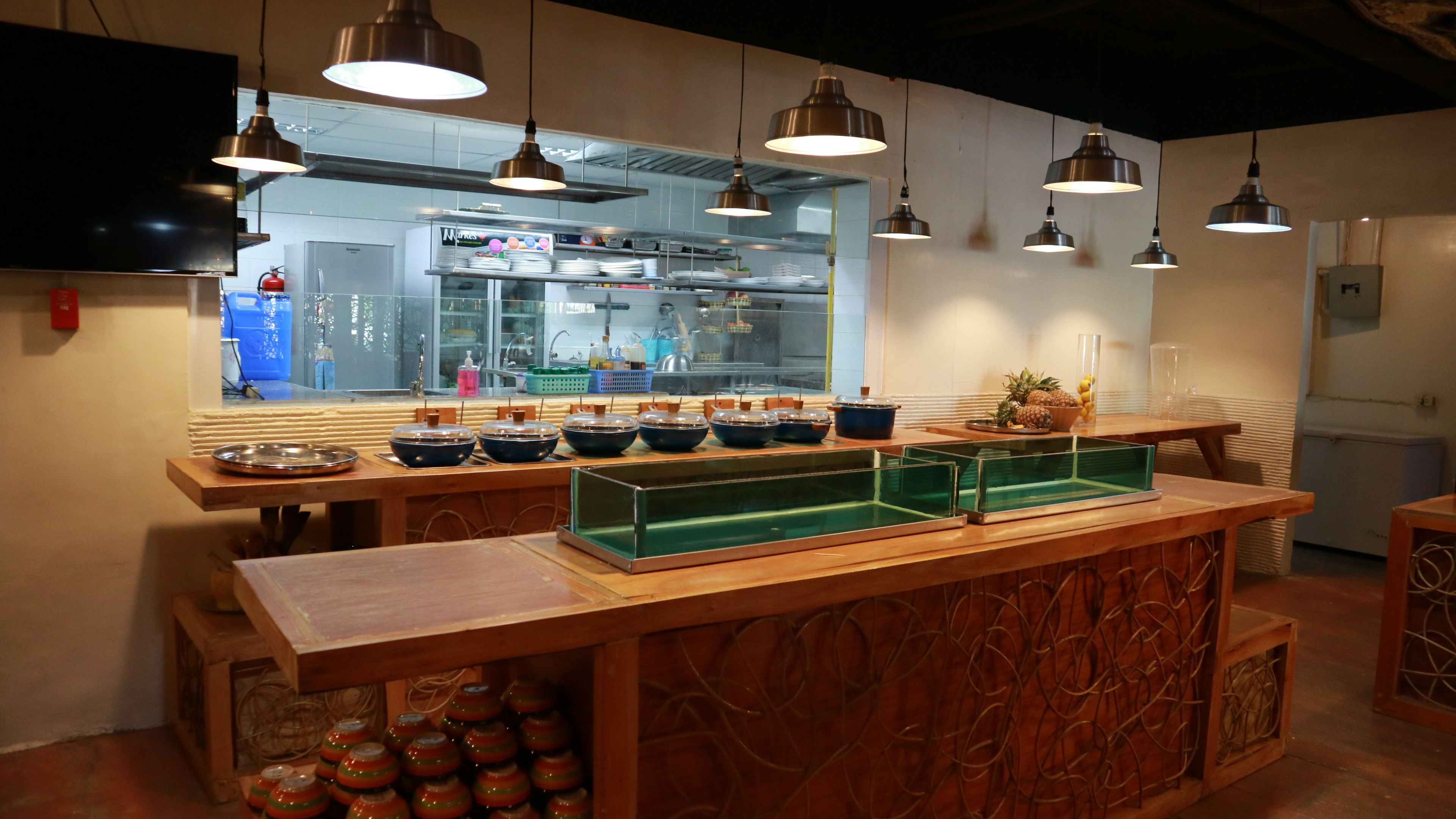 breakfast, lunch, dinner served; local and international cuisine