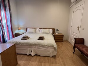 1 bedroom, iron/ironing board, Internet, bed sheets - Flat close to Downtown Madrid (Madrid)