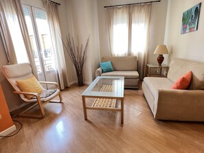 TV, DVD player - Flat close to Downtown Madrid (Madrid)