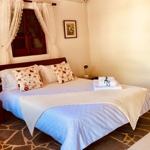 3 chambres, fer et planche à repasser, lit de bébé portatif