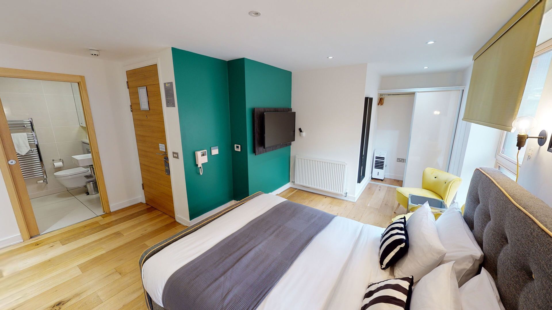 Premium bedding, soundproofing, iron/ironing board, free WiFi
