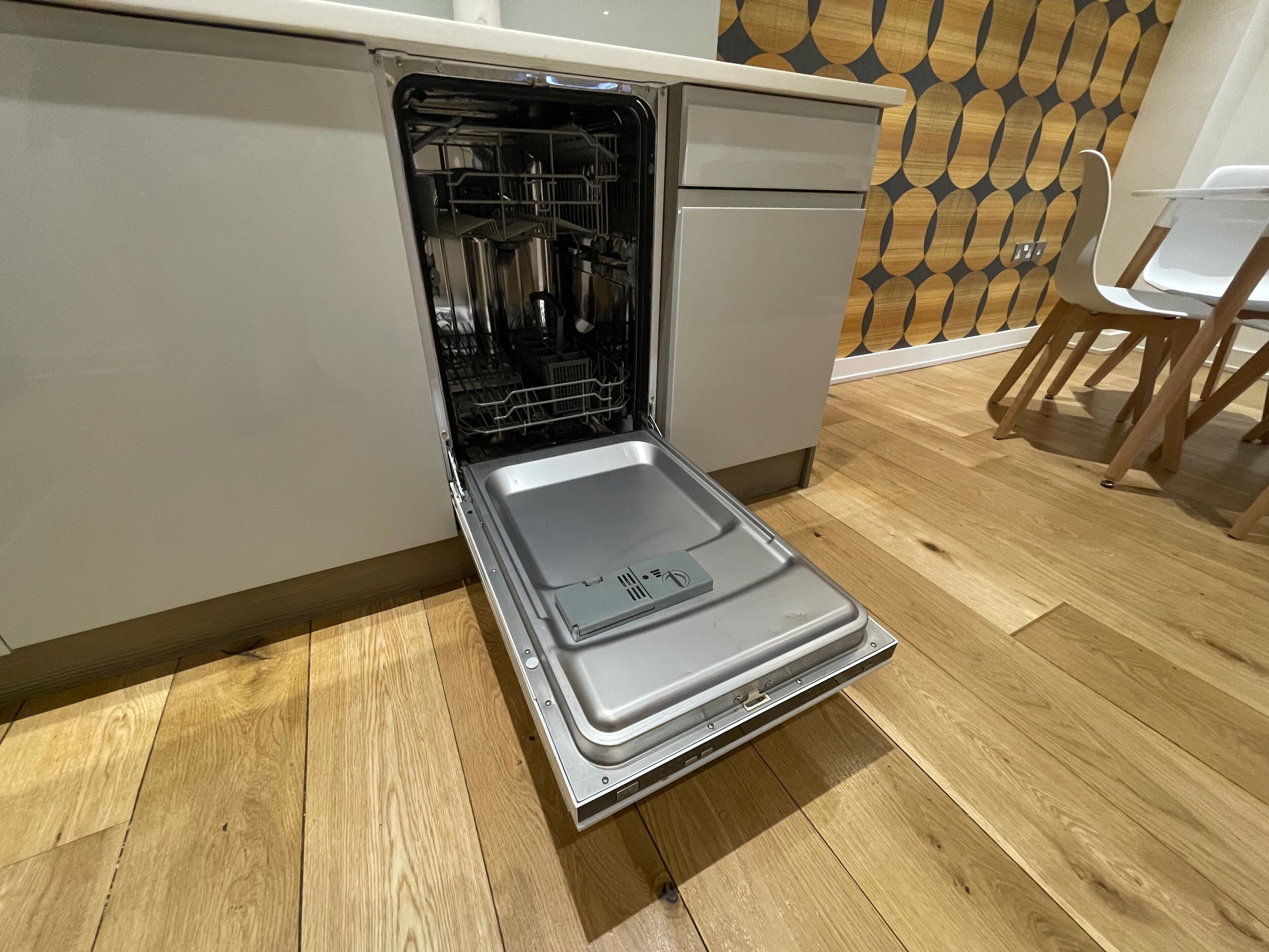 full-sized fridge, microwave, oven, stovetop