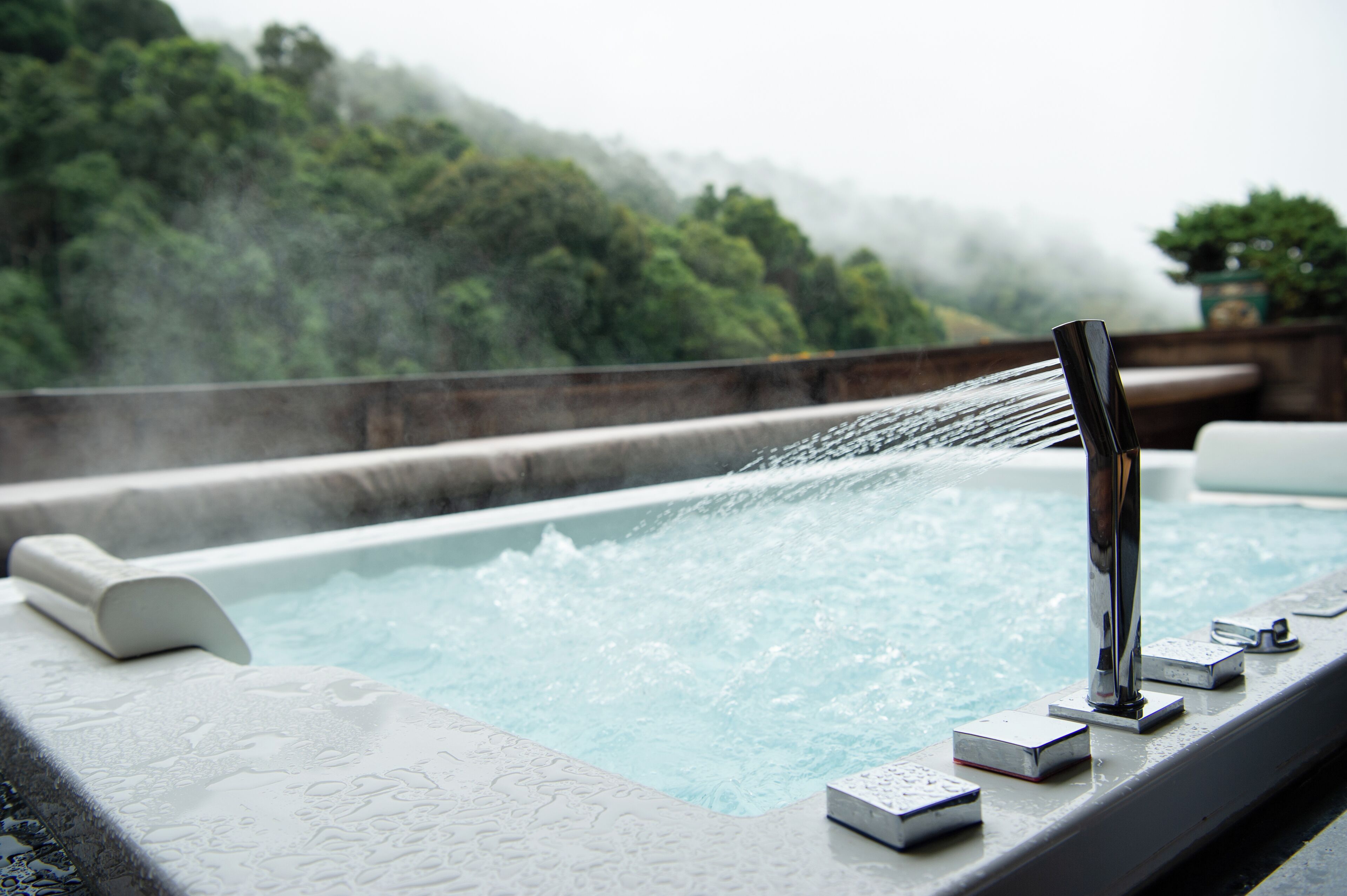 One  Bedroom Royal Residence | Tina de hidromasaje privada