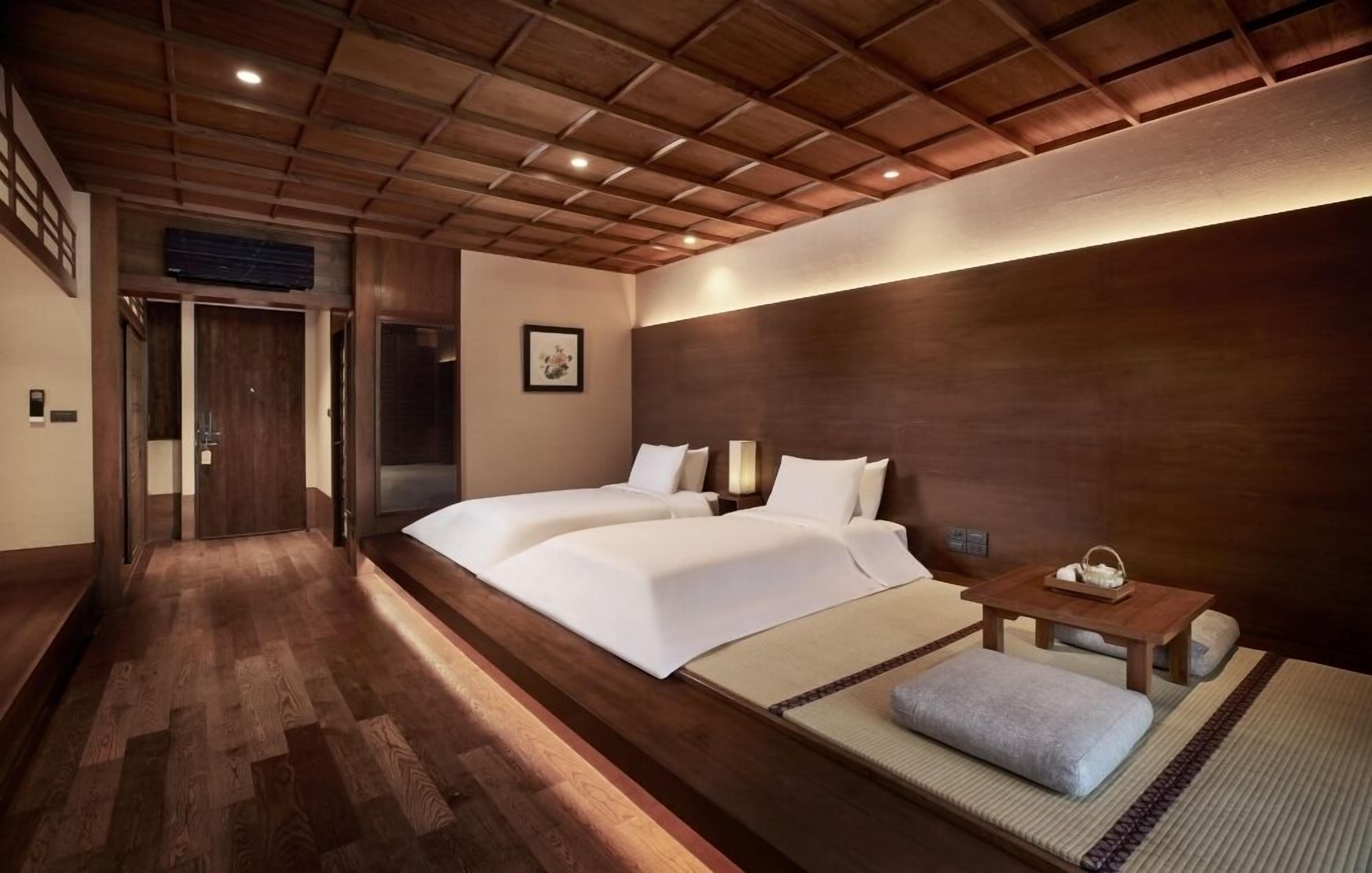 Bộ đồ giường kháng dị ứng, két bảo mật tại phòng, bàn, màn/rèm cản sáng 