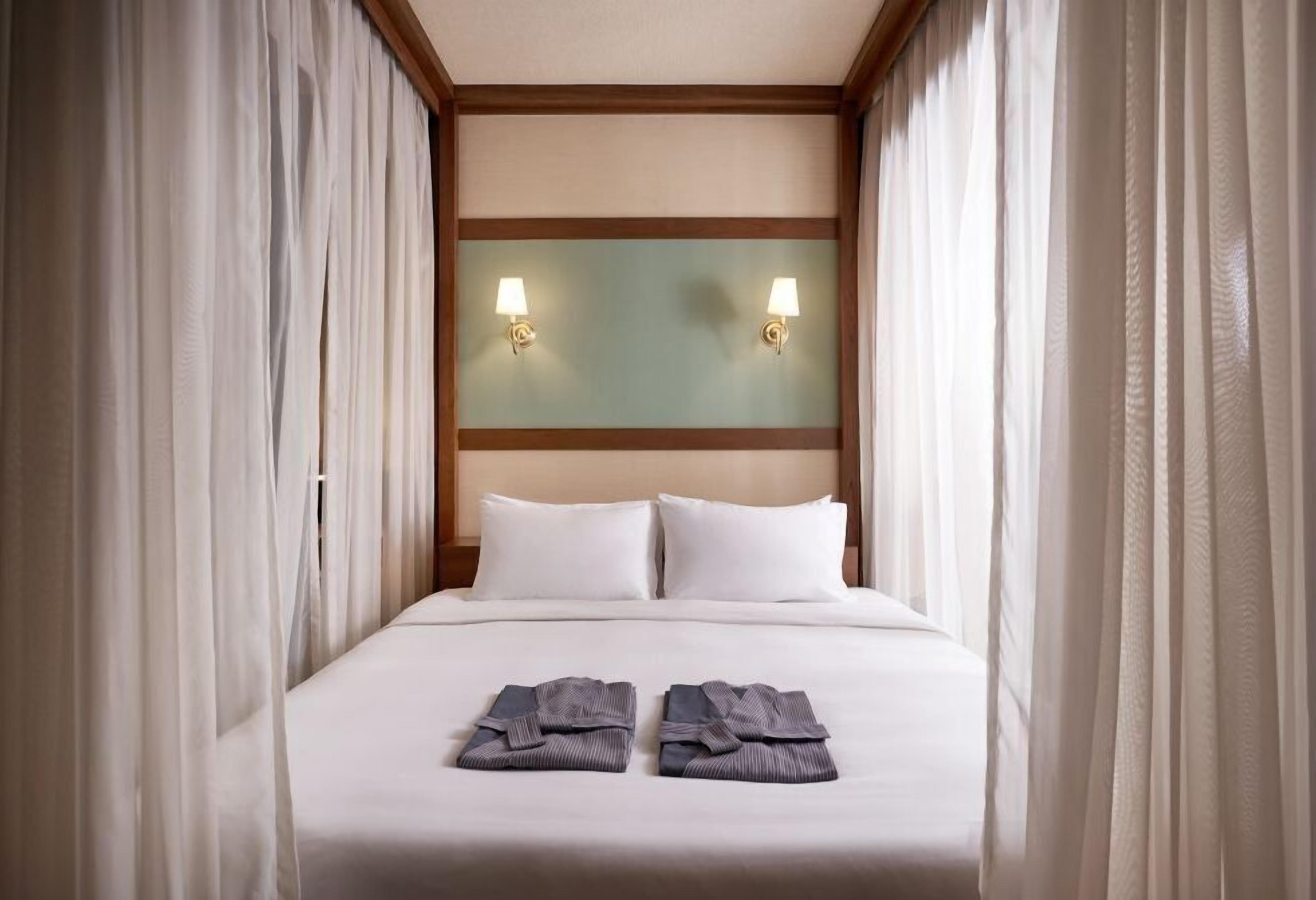 One Bedroom Emperor Suite (Adults Only) | 低過敏寢具、客房內保險箱、書桌、遮光布/窗簾