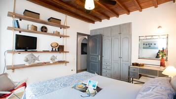 Apartment | 2 bedrooms, desk, soundproofing, iron/ironing board