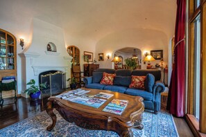 Interior - Candlelight inn (Napa)