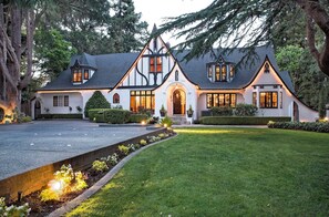 Exterior - Candlelight inn (Napa)