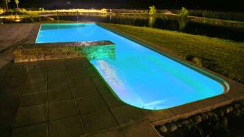 Hồ bơi ngoài trời