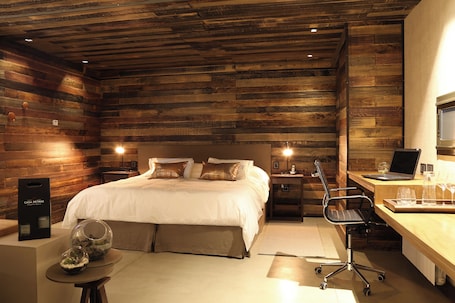 2 habitaciones, cubrecamas y minibar