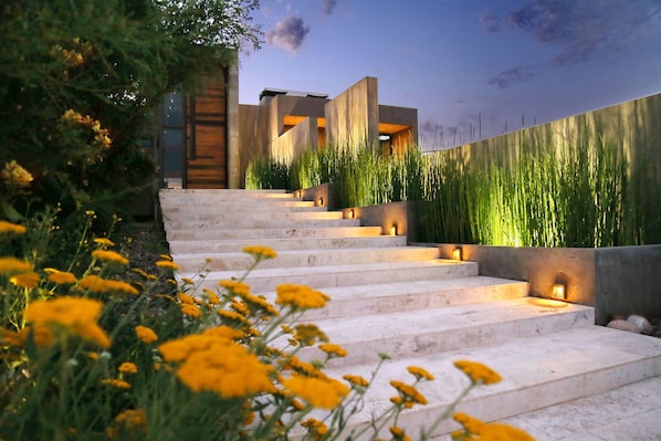 숙박 시설 입구