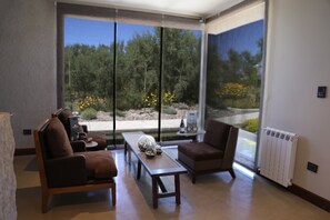 Lobby sitting area - Casa Petrini (Los Árboles)