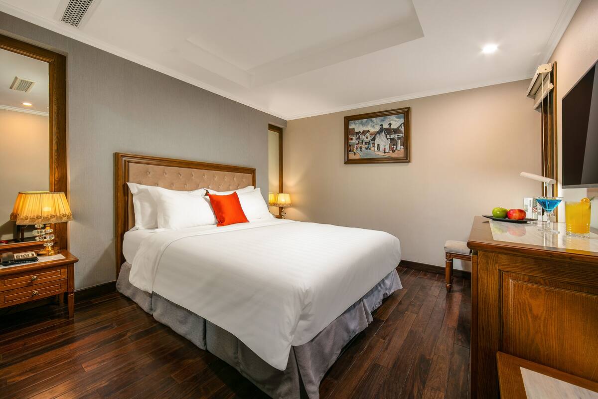 Egyptian cotton sheets, premium bedding, down comforters