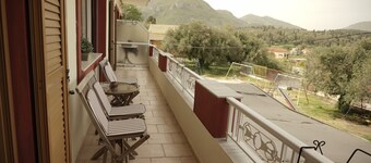 J&B Family life houset in Agios Matheos