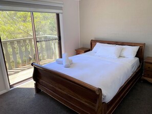 Townhouse | 2 kamar tidur, setrika/meja setrika, Wi-Fi gratis, dan seprai linen