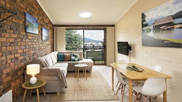 House | Living area | Flat-screen TV, DVD player