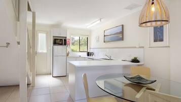 Townhome | Private kitchen | Full-sized fridge, microwave, dishwasher, coffee/tea maker