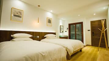 Desk, blackout curtains, free WiFi