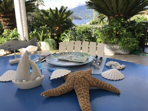 تناول الطعام بالخارج