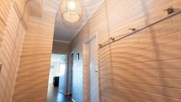 Apartment | 3 bedrooms, iron/ironing board, free WiFi, bed sheets