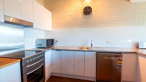Apartment | Private kitchen - Summit 9 - Modern and stylish newly renovated apartment (Jindabyne)