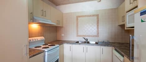House | Private kitchen | Full-sized fridge, microwave, oven, stovetop