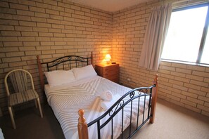 House | 3 bedrooms, iron/ironing board, bed sheets