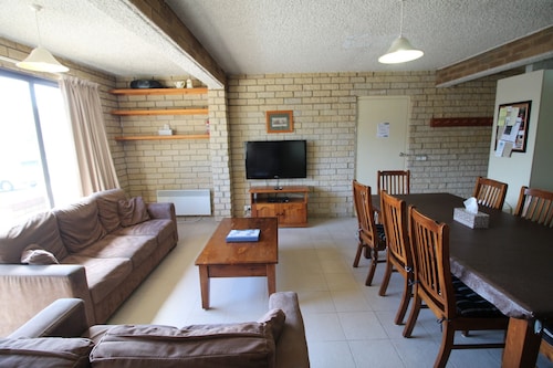 Central Park 4 - Centre of Jindabyne