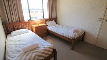 House | 3 bedrooms, iron/ironing board, bed sheets