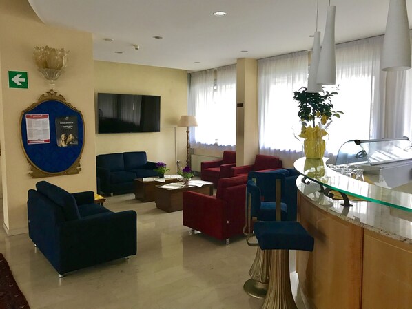 Lobby lounge