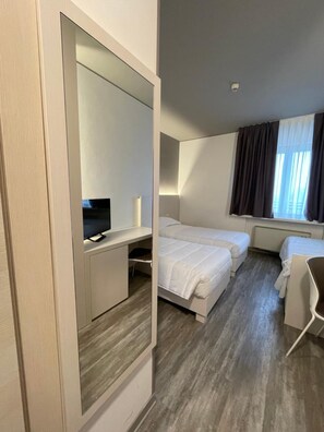 In-room safe, desk, free WiFi - Albatros (CALENZANO)