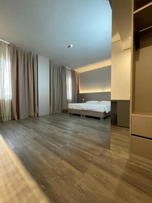 In-room safe, desk, free WiFi - Albatros (CALENZANO)